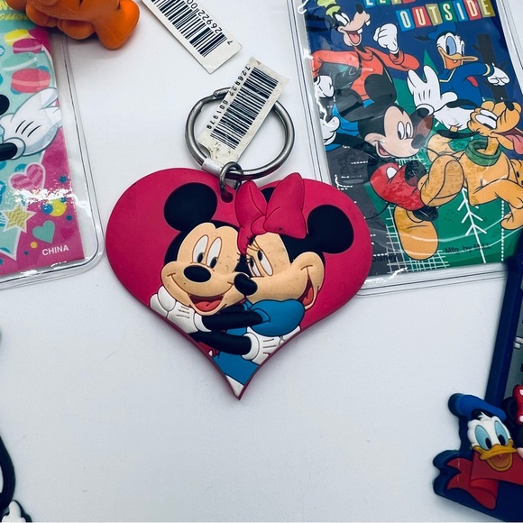 NWT Disney Bundle with two laminated and 7 figurines/keychains - Picture 16 of 16